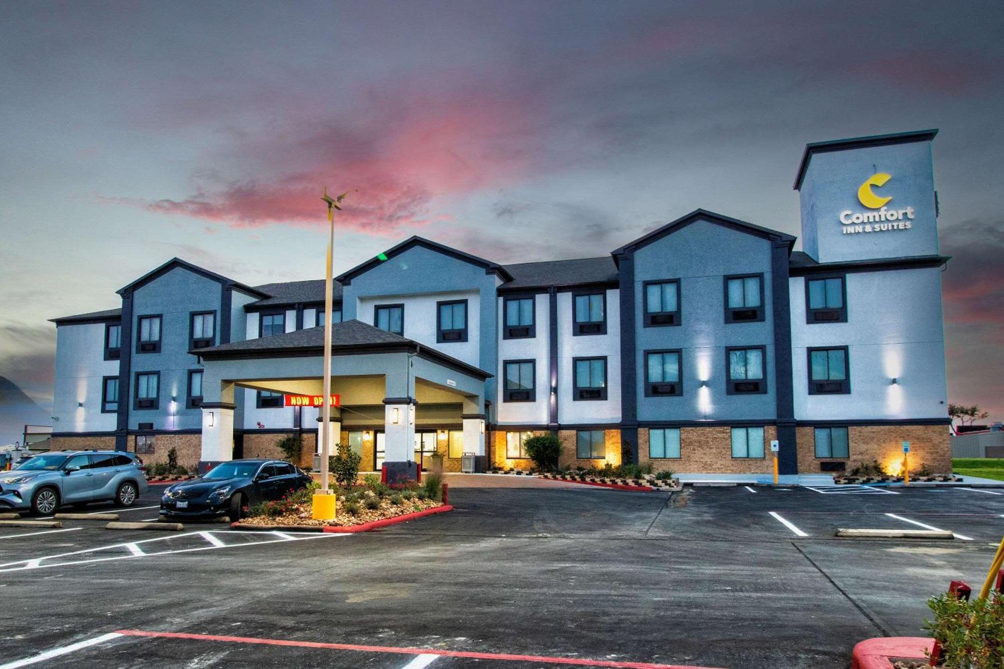 Best Western Plus Schulenburg Inn & Suites Exterior photo